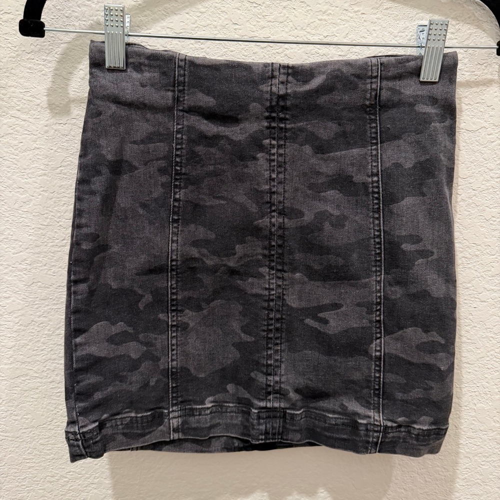 Free People Modern Femme Camo Denim Mini Skirt Grey Black Camouflage Size 8